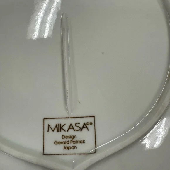 Mikasa summer fruit plates . Peaches and Apple. Two for $15 - Picture 5 of 8